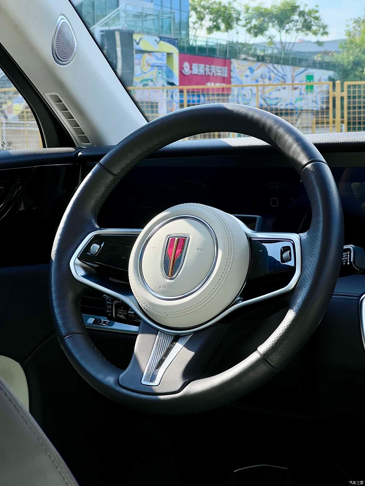 Hongqi E-HS9, 2021 11