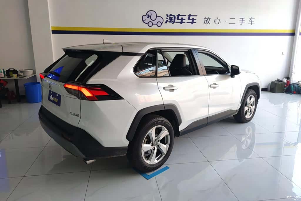 Toyota RAV4, 2021 3