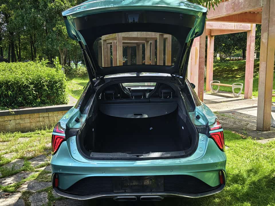 Hongqi H6