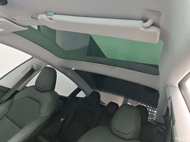 Tesla Model 3, 2025 14