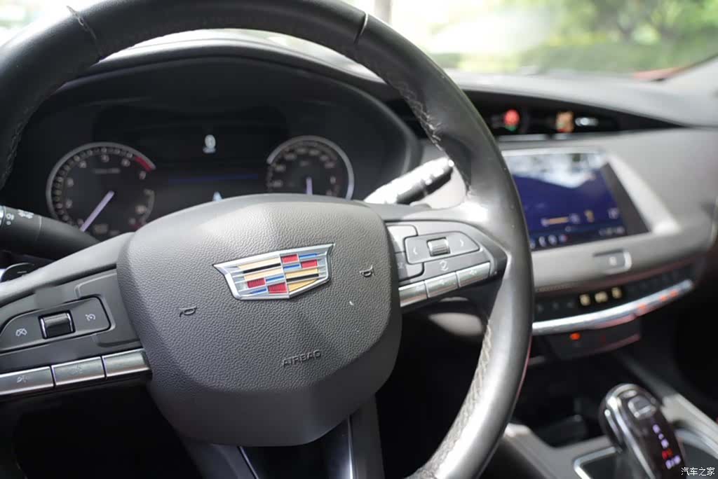 Cadillac XT4, 2022 13