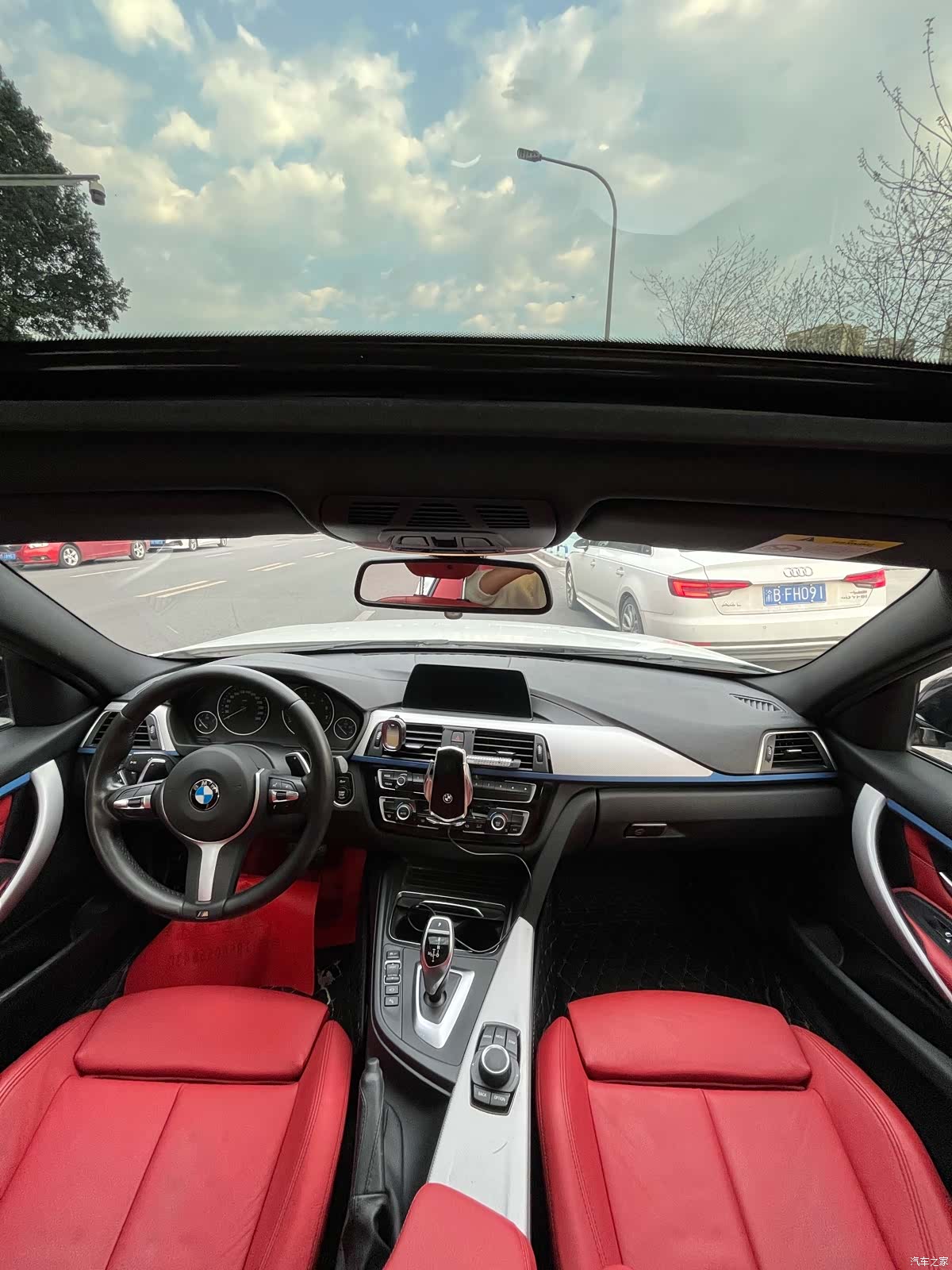 BMW 3 Series, 2019 все фото