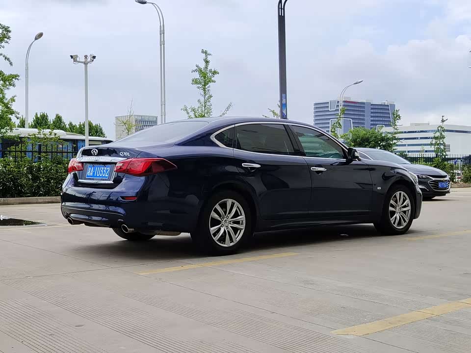 Infiniti Q70 Infiniti Q70