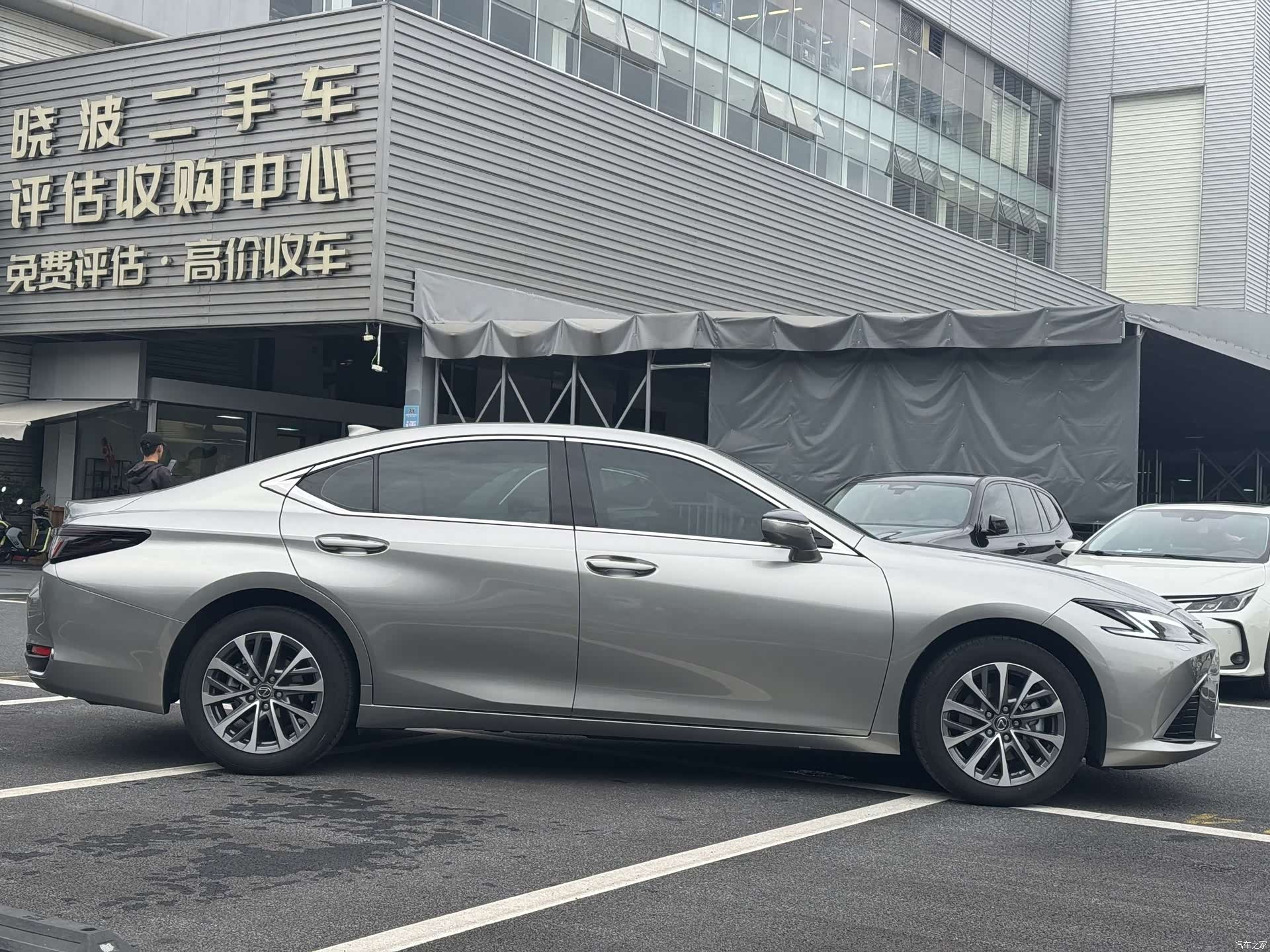 Lexus ES, 2025 3