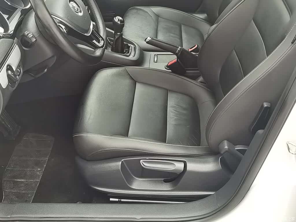 Volkswagen Sagitar, 2016 20