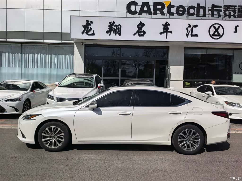 Lexus ES, 2020 4
