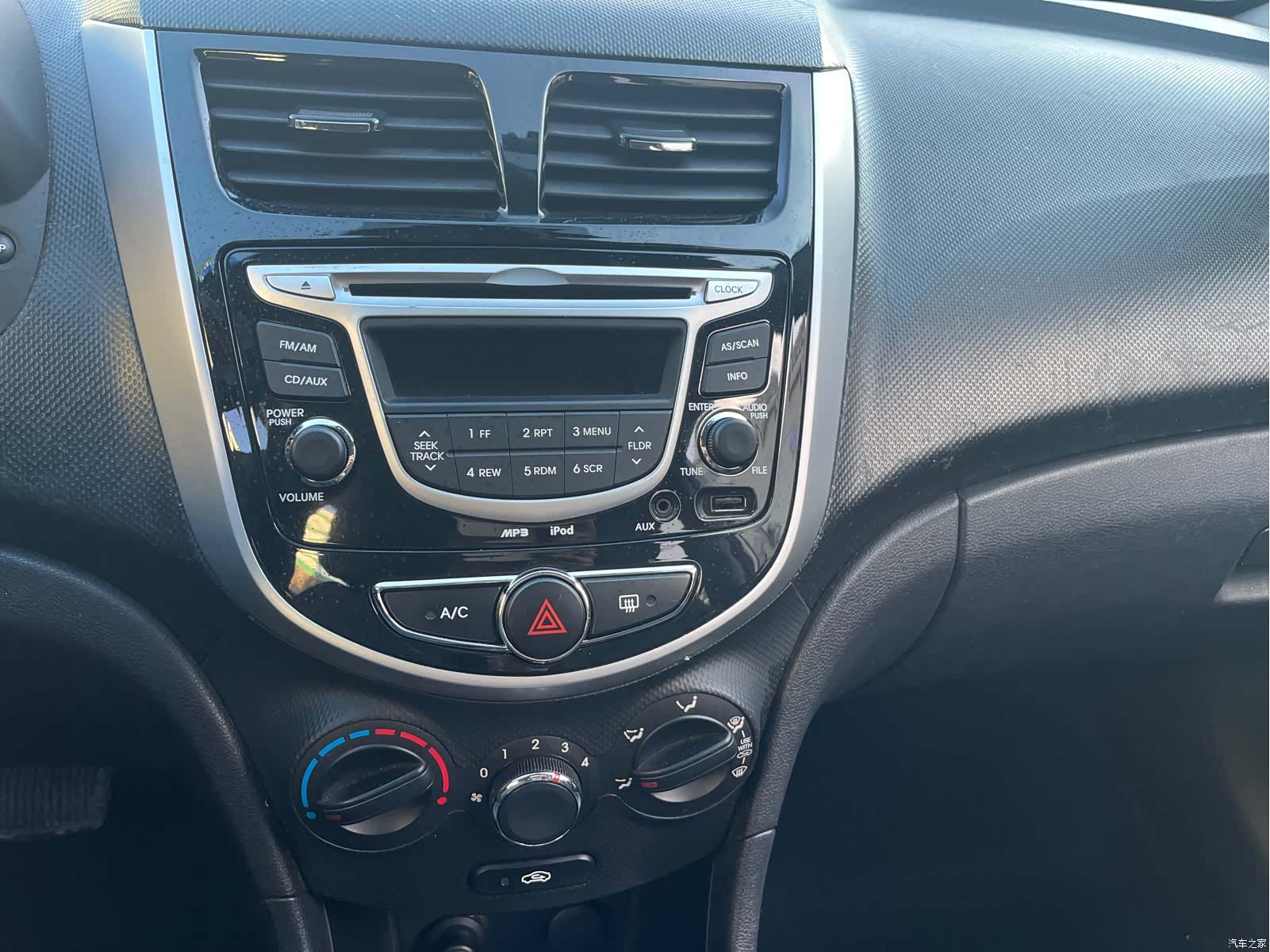 Hyundai GLS, 2012 12