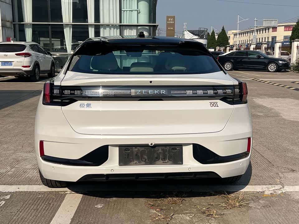 Zeekr 001