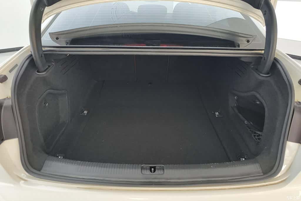 Audi A4L, 2019 4