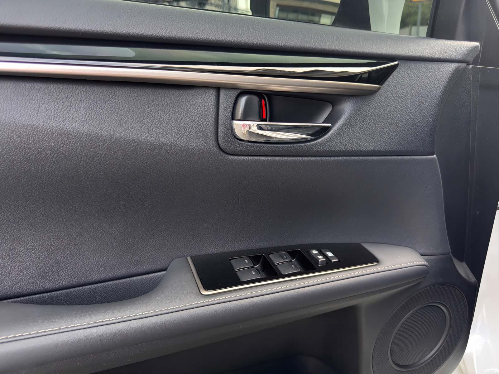 Lexus ES, 2017 12