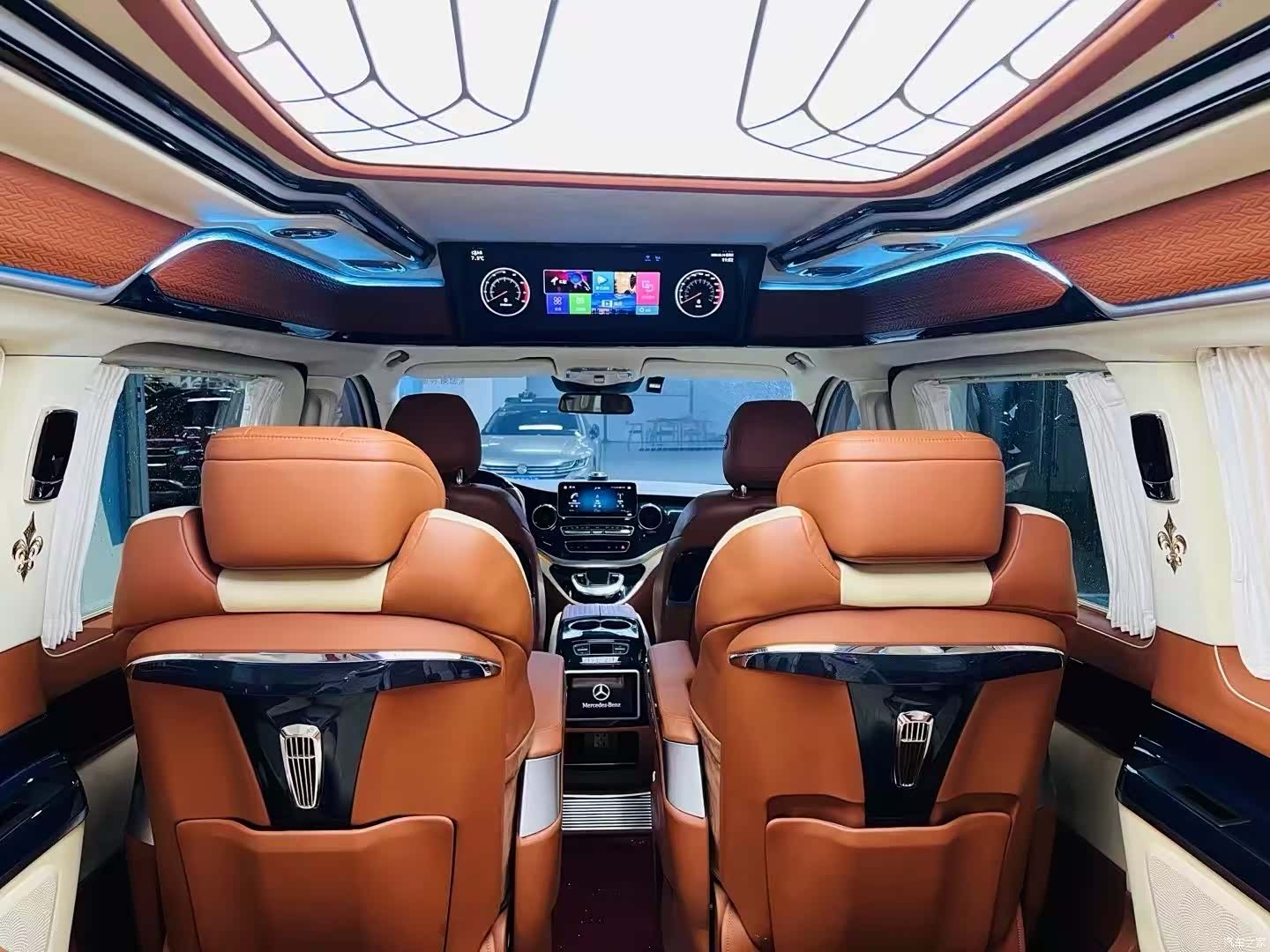 Mercedes-Benz V-Class, 2023 17