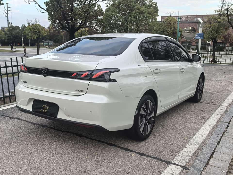 Peugeot 408