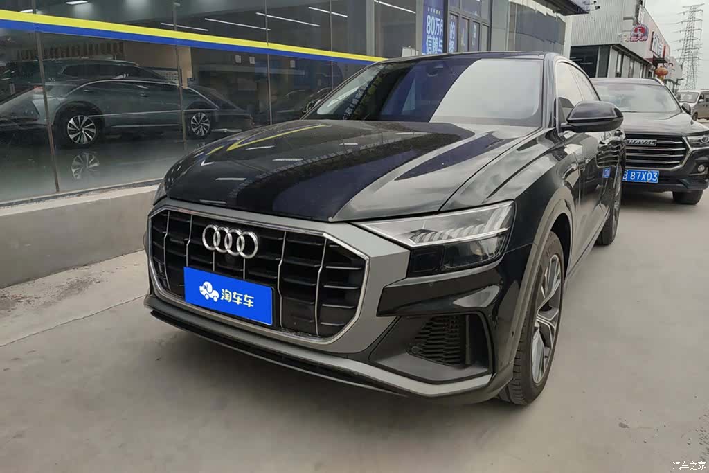 Audi Q8, 2022 1