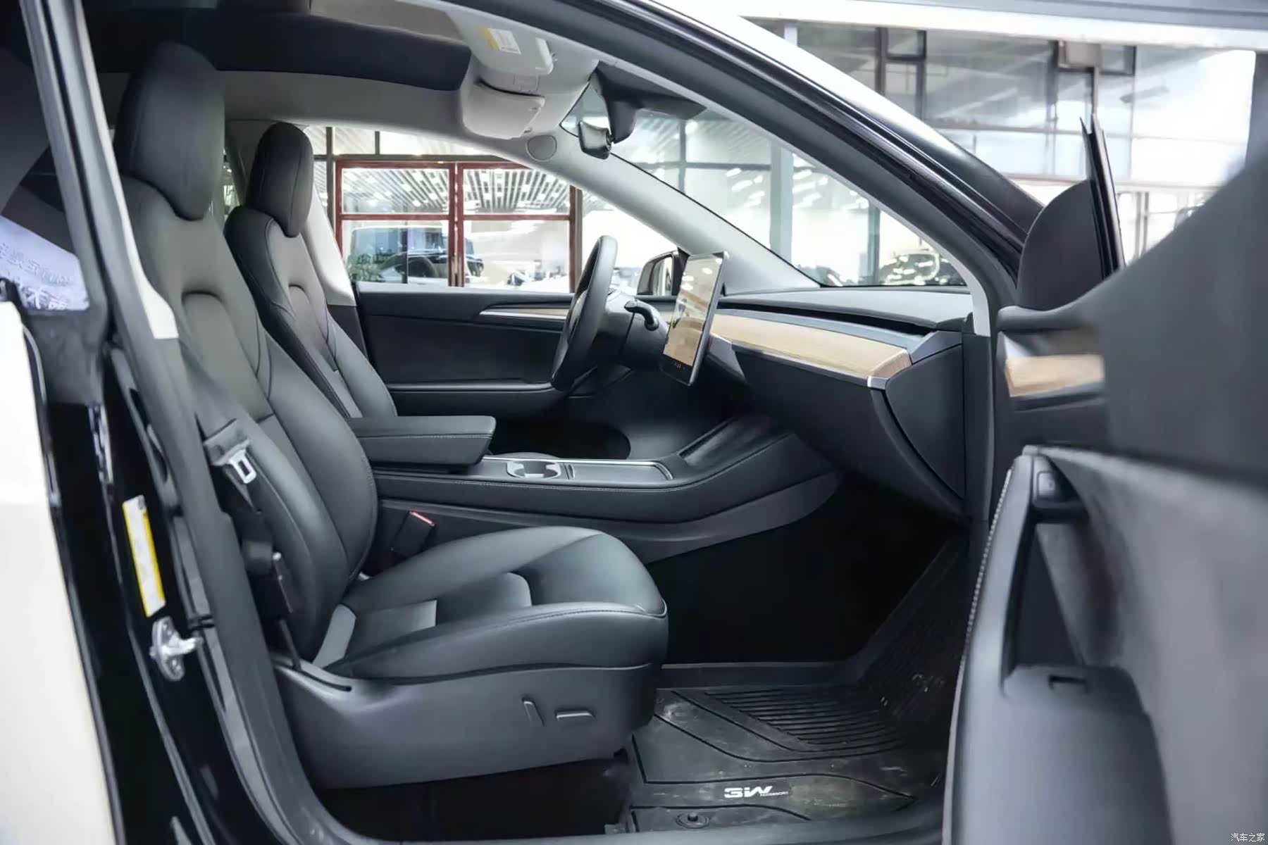 Tesla Model Y, 2022 все фото