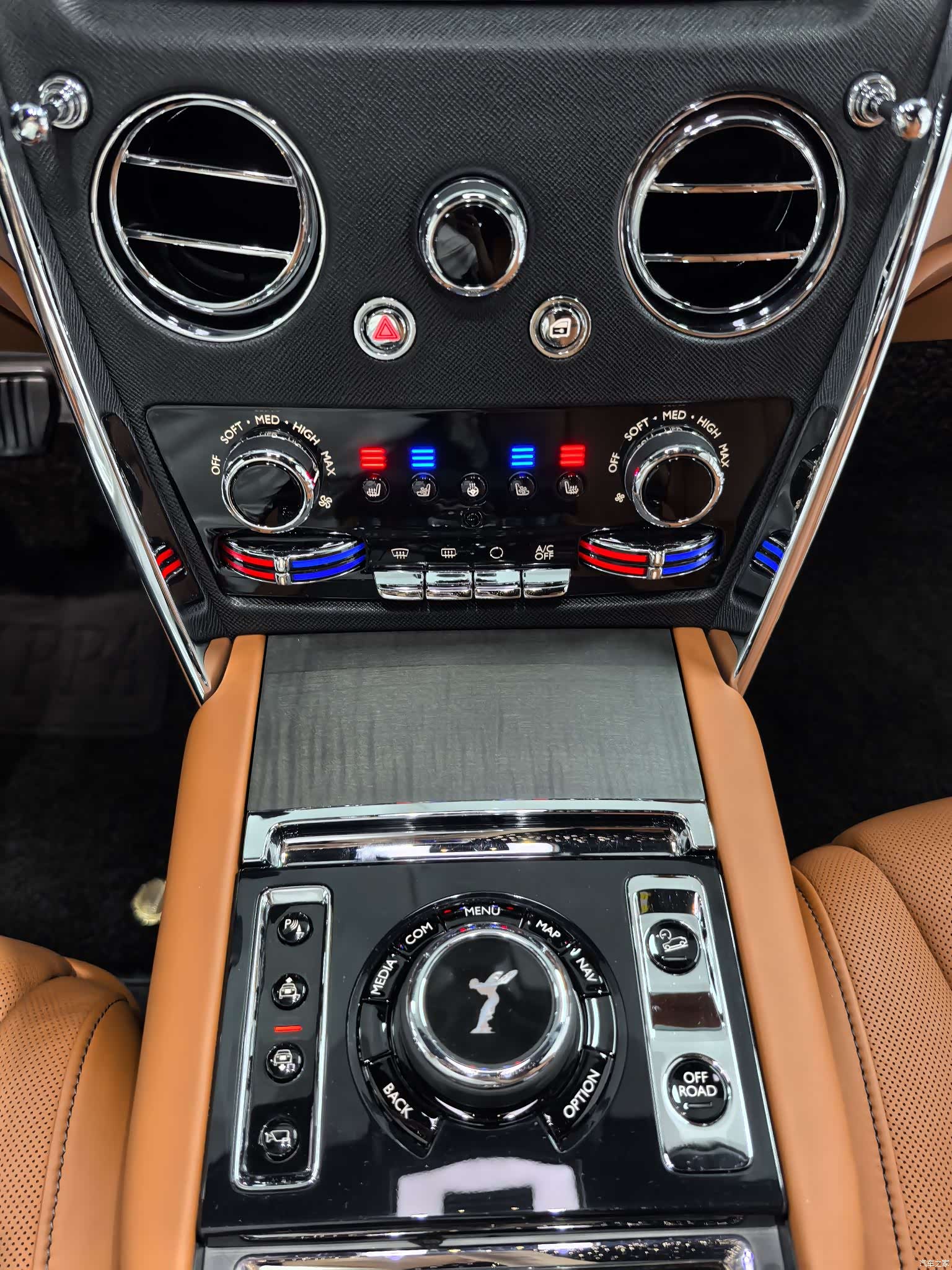 Rolls-Royce Cullinan, 2022 32