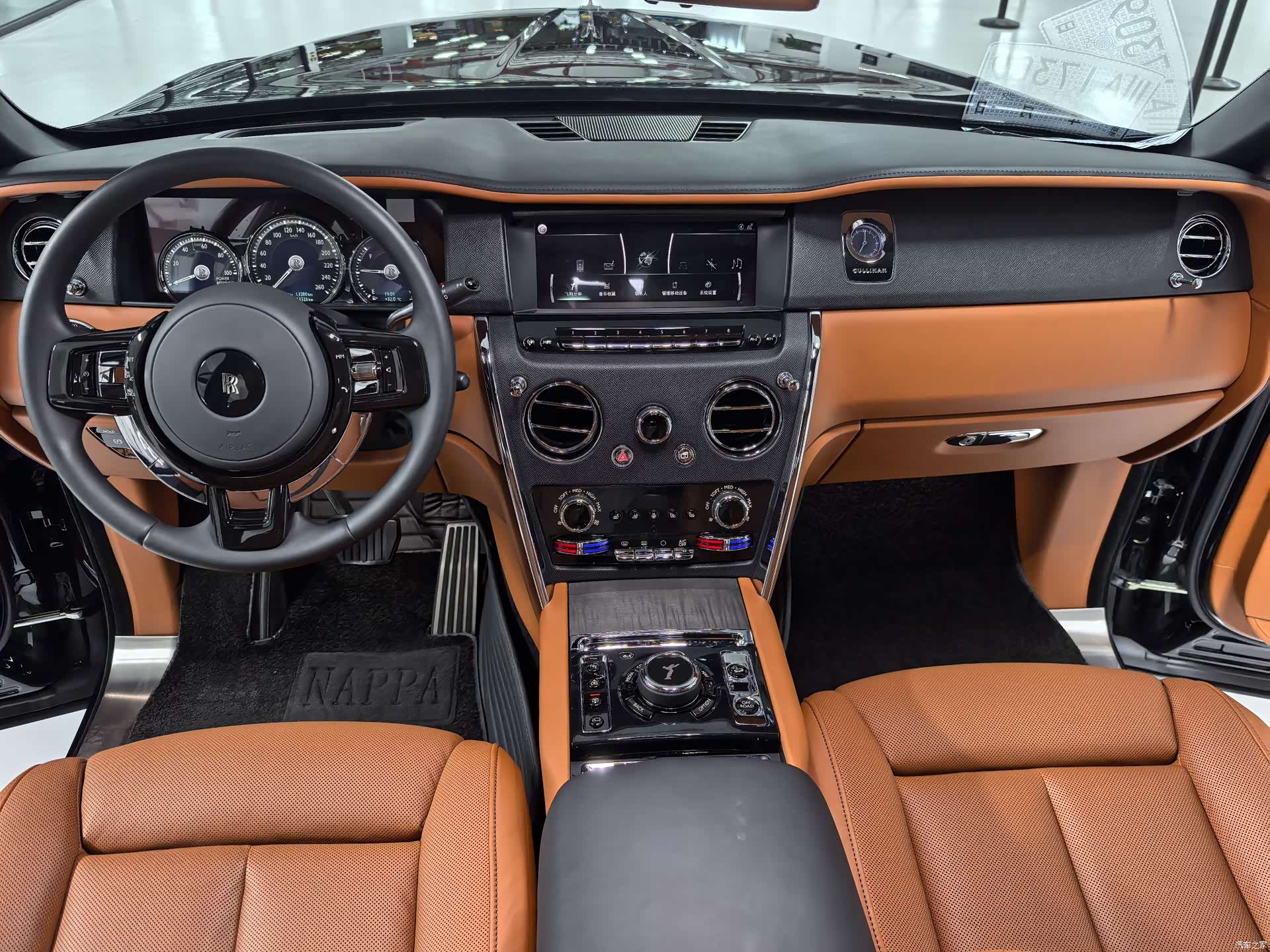 Rolls-Royce Cullinan, 2022 10
