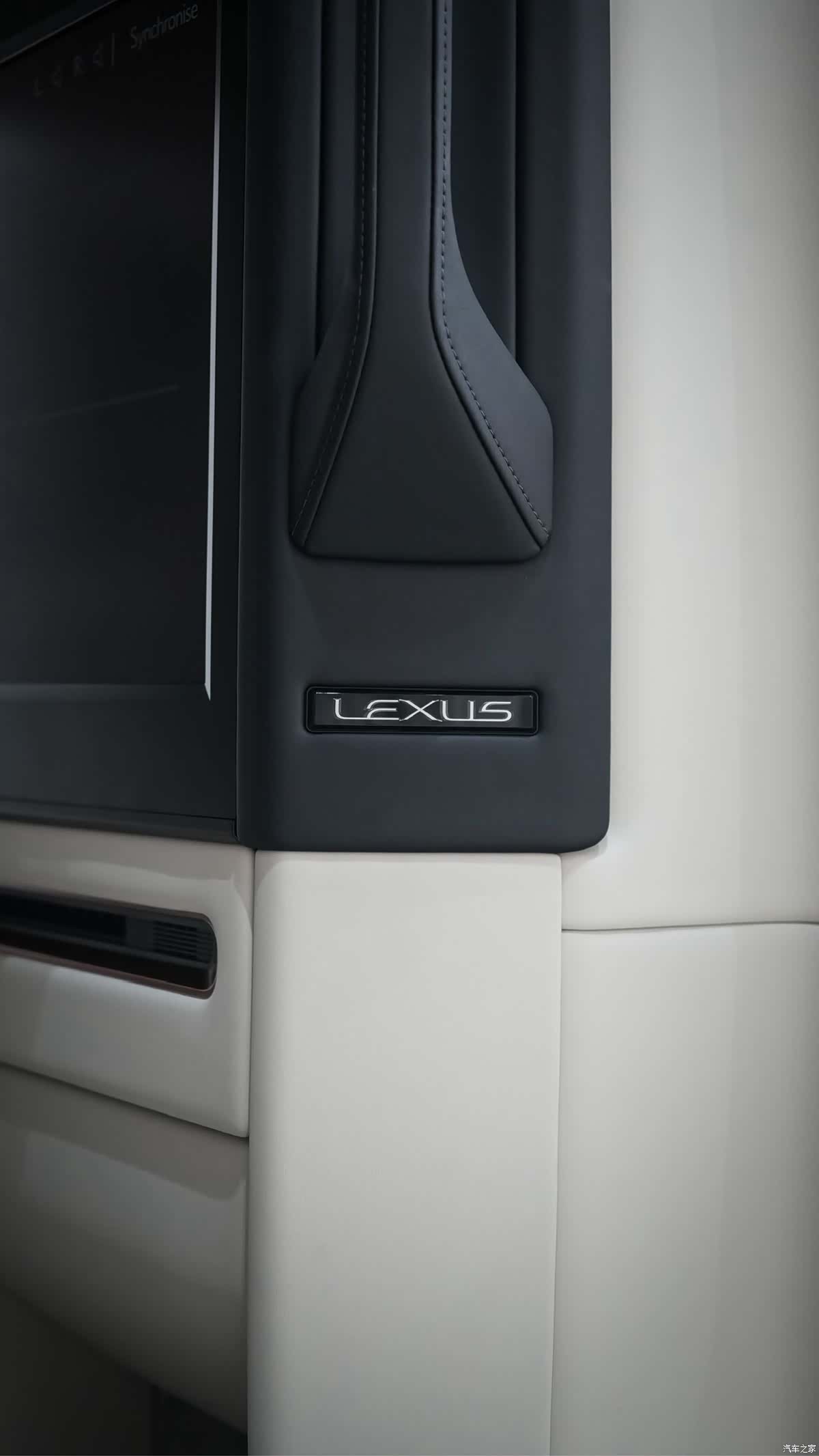Lexus LM, 2026 15
