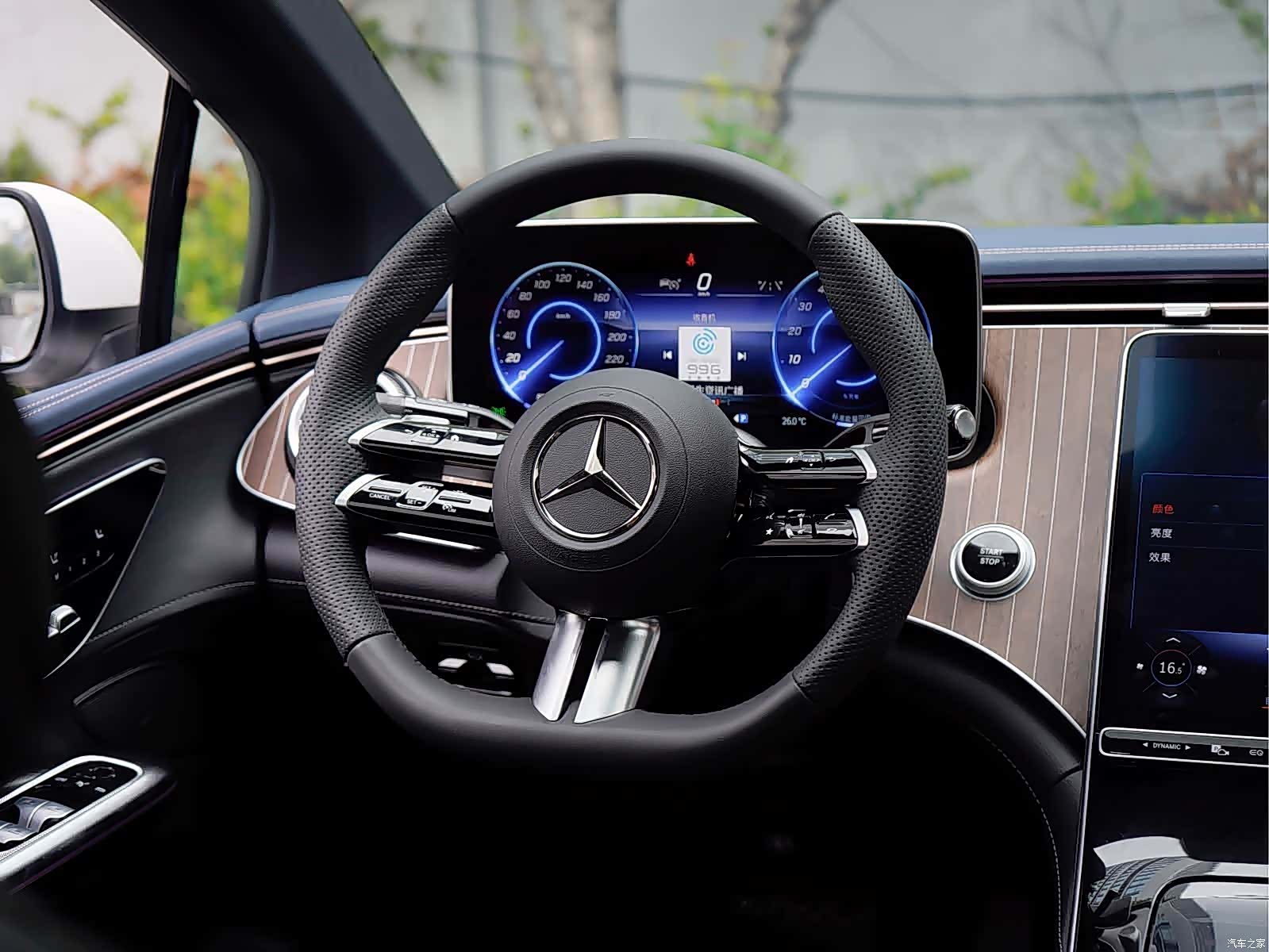 Mercedes-Benz EQE, 2026 12