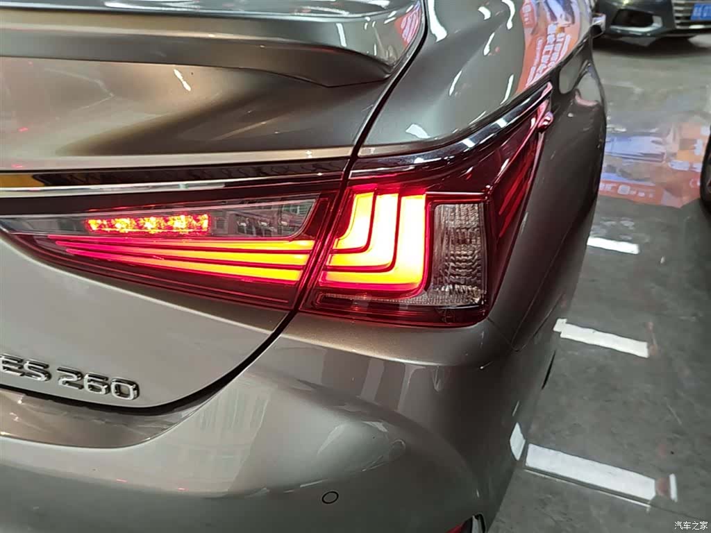 Lexus ES, 2019 8