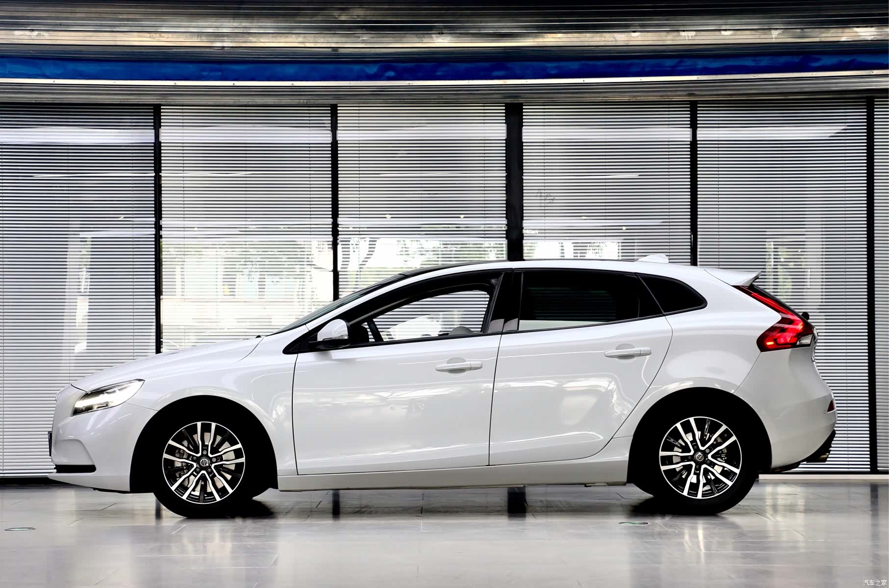 Volvo V40, 2019 7