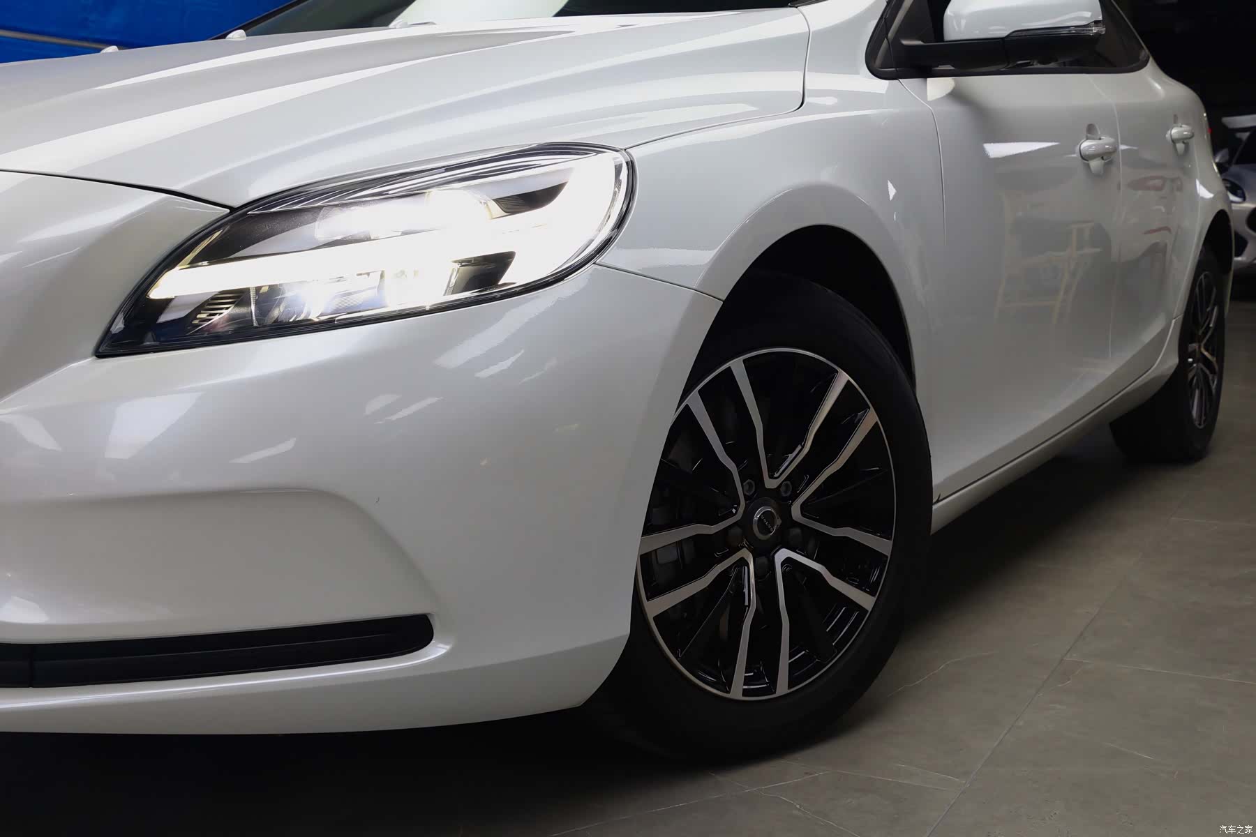 Volvo V40, 2019 24