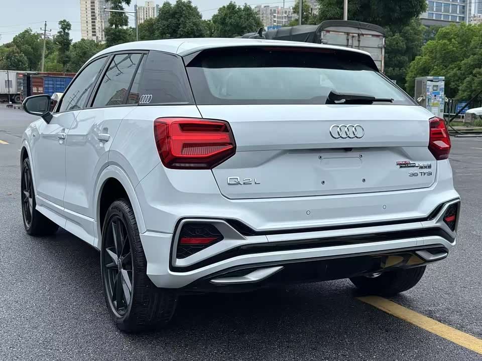 Audi Q2L