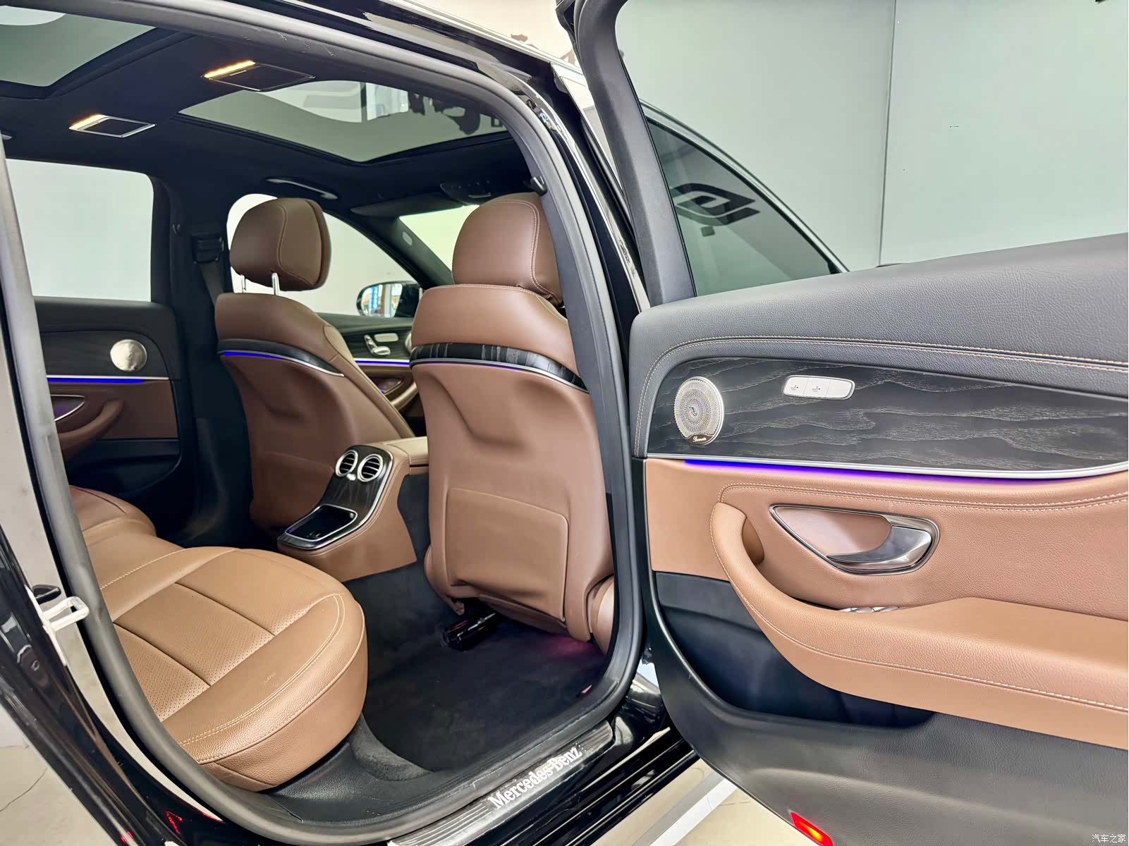 Mercedes-Benz E-Class, 2022 11