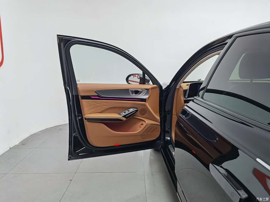 Hongqi H9, 2025 8