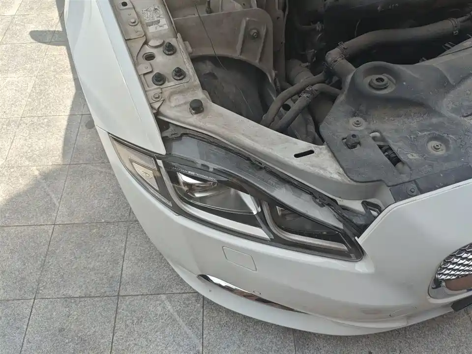 Jaguar XJ Jaguar XJ