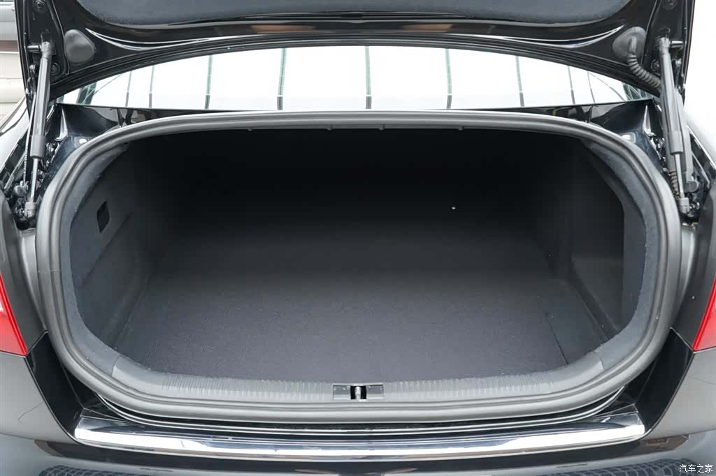 Audi A6L, 2011 23