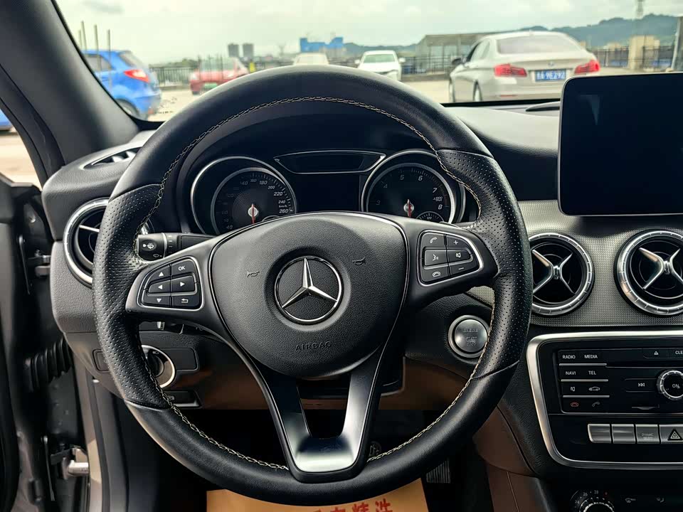 Mercedes-Benz CLA