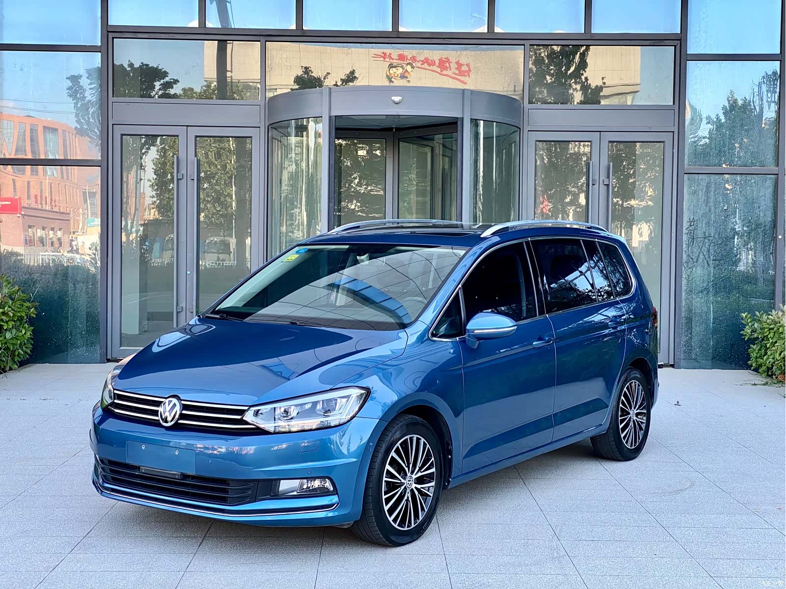 Volkswagen L, 2017 1