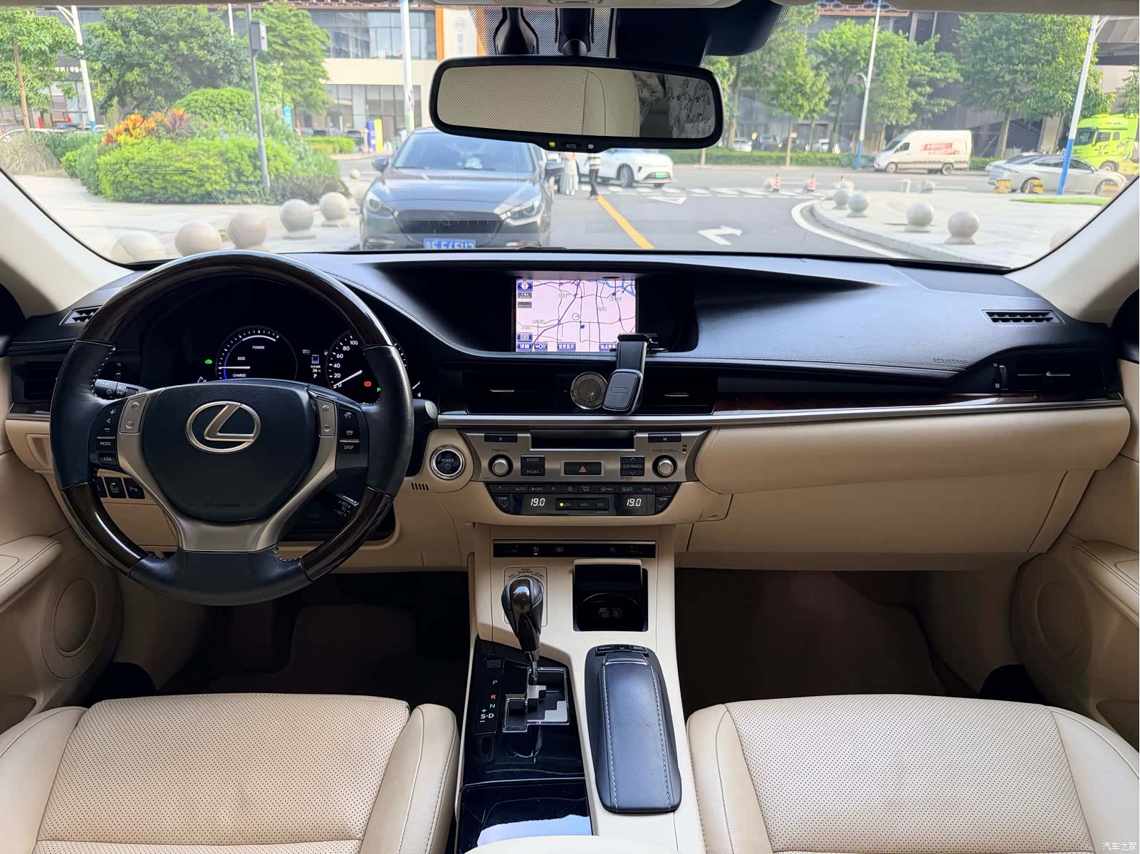 Lexus ES, 2014 8