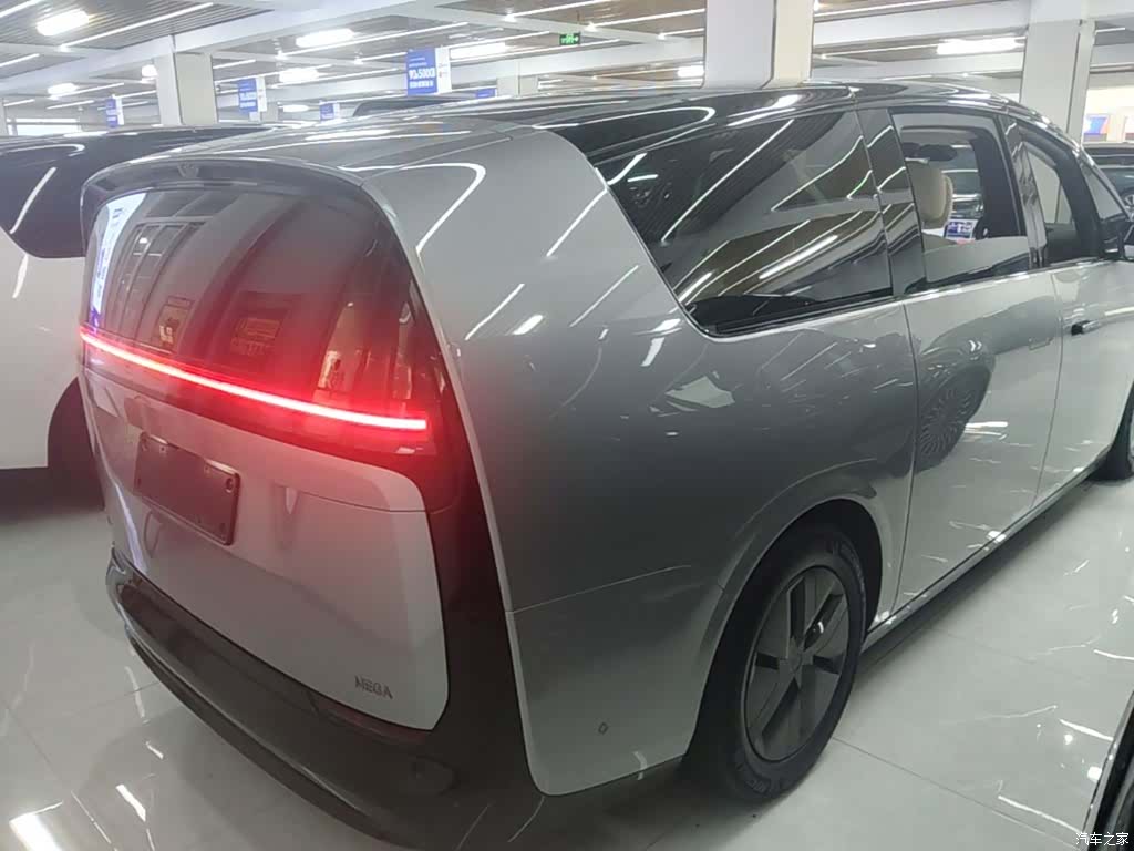 Li Auto MEGA, 2025 все фото