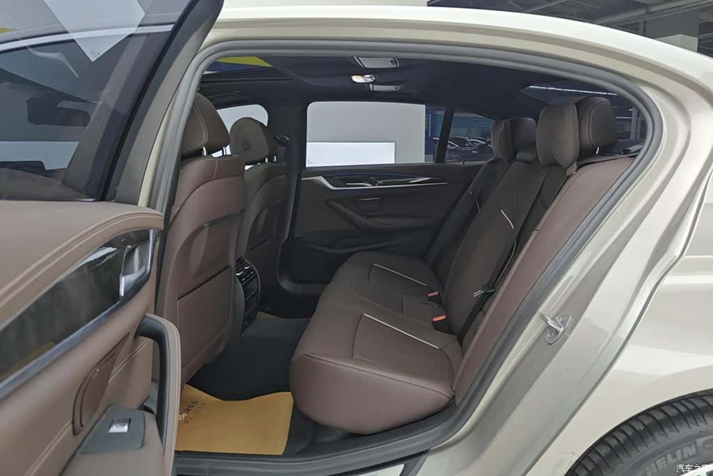 BMW 5 Series, 2021 11
