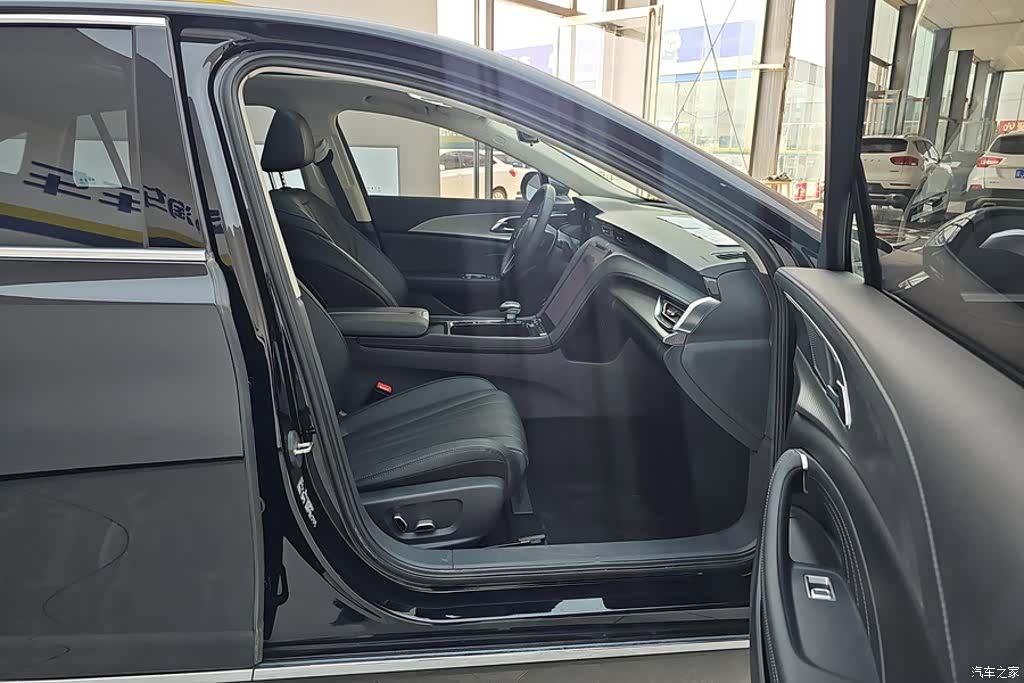 Hongqi H5, 2024 8