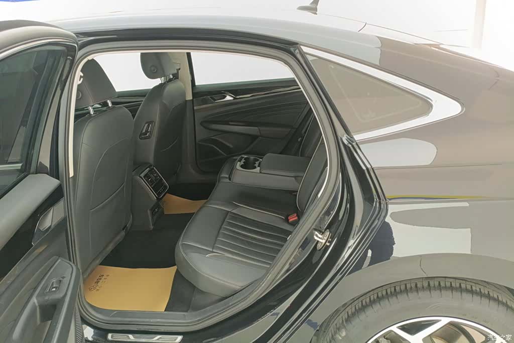 Volkswagen Passat, 2023 11
