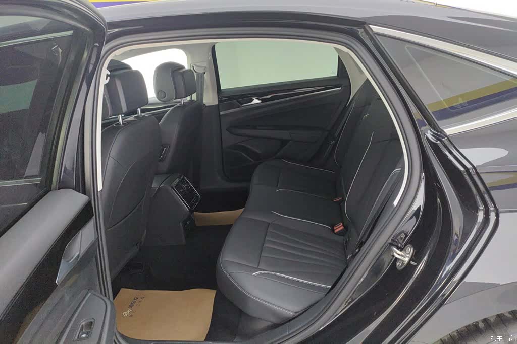 Volkswagen Passat, 2024 11