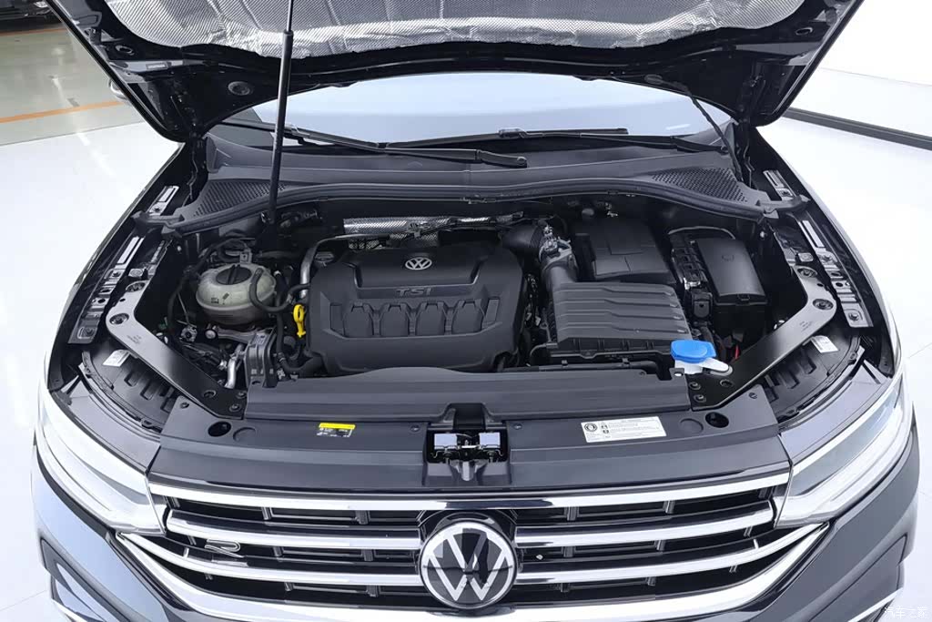 Volkswagen Tiguan L, 2024 10