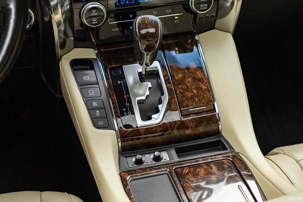 Toyota Alphard, 2019 все фото