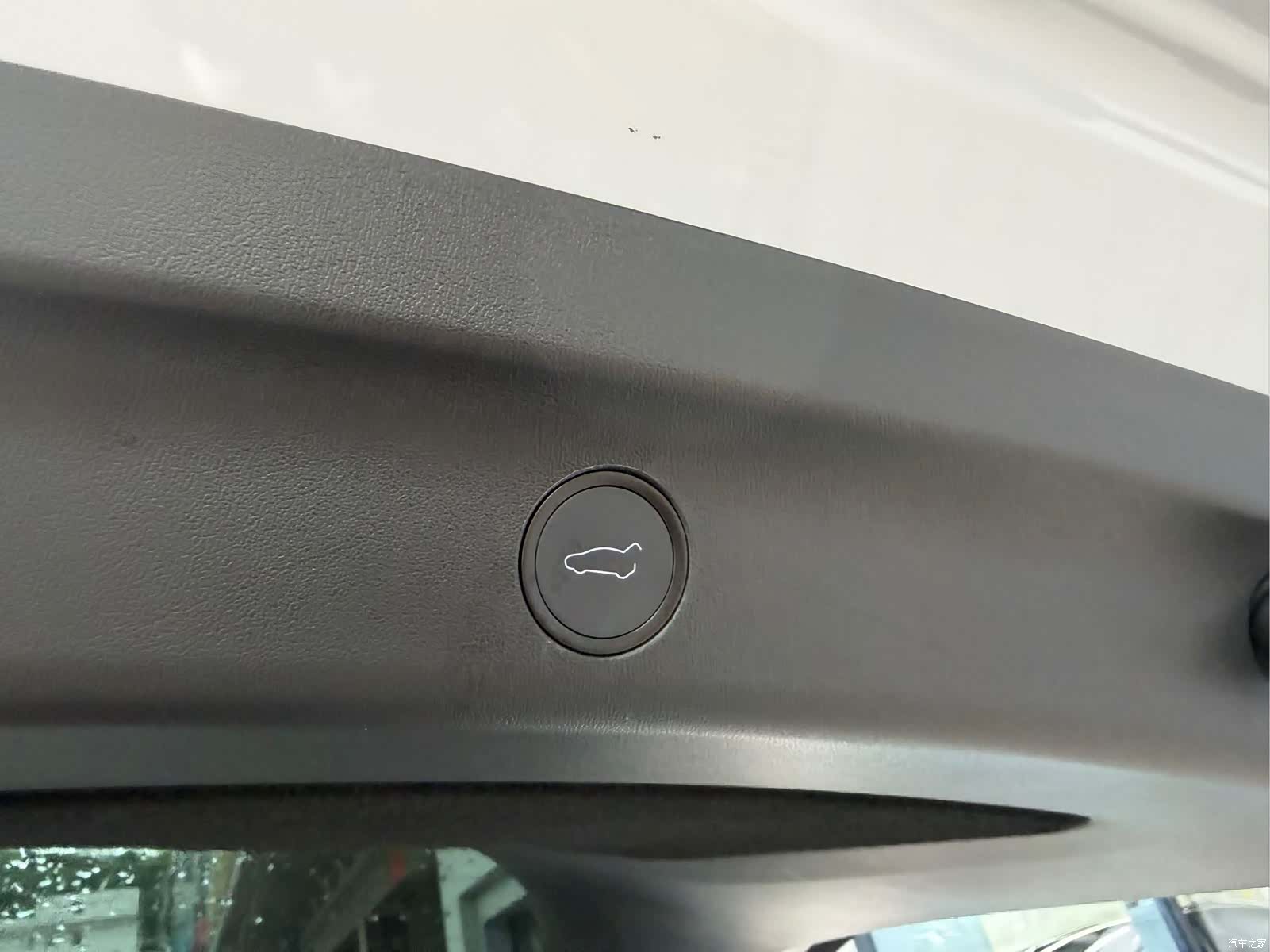 Tesla Model Y, 2023 17