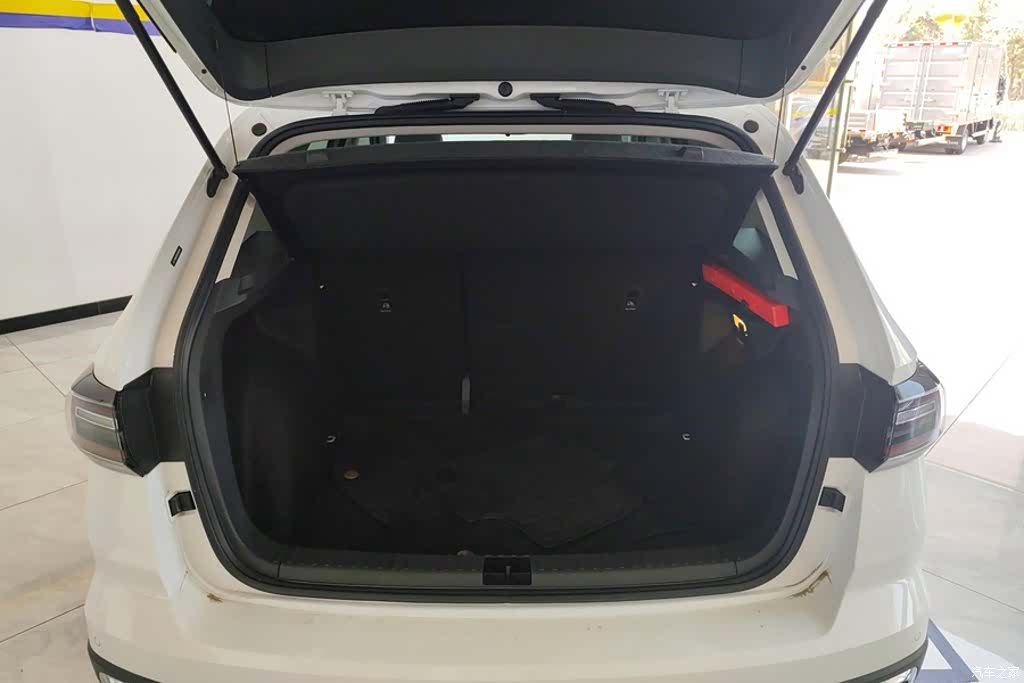 Volkswagen Tharu, 2025 4