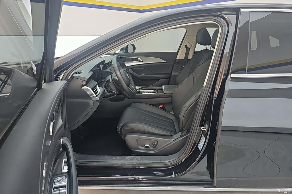 Hongqi H5, 2024 9
