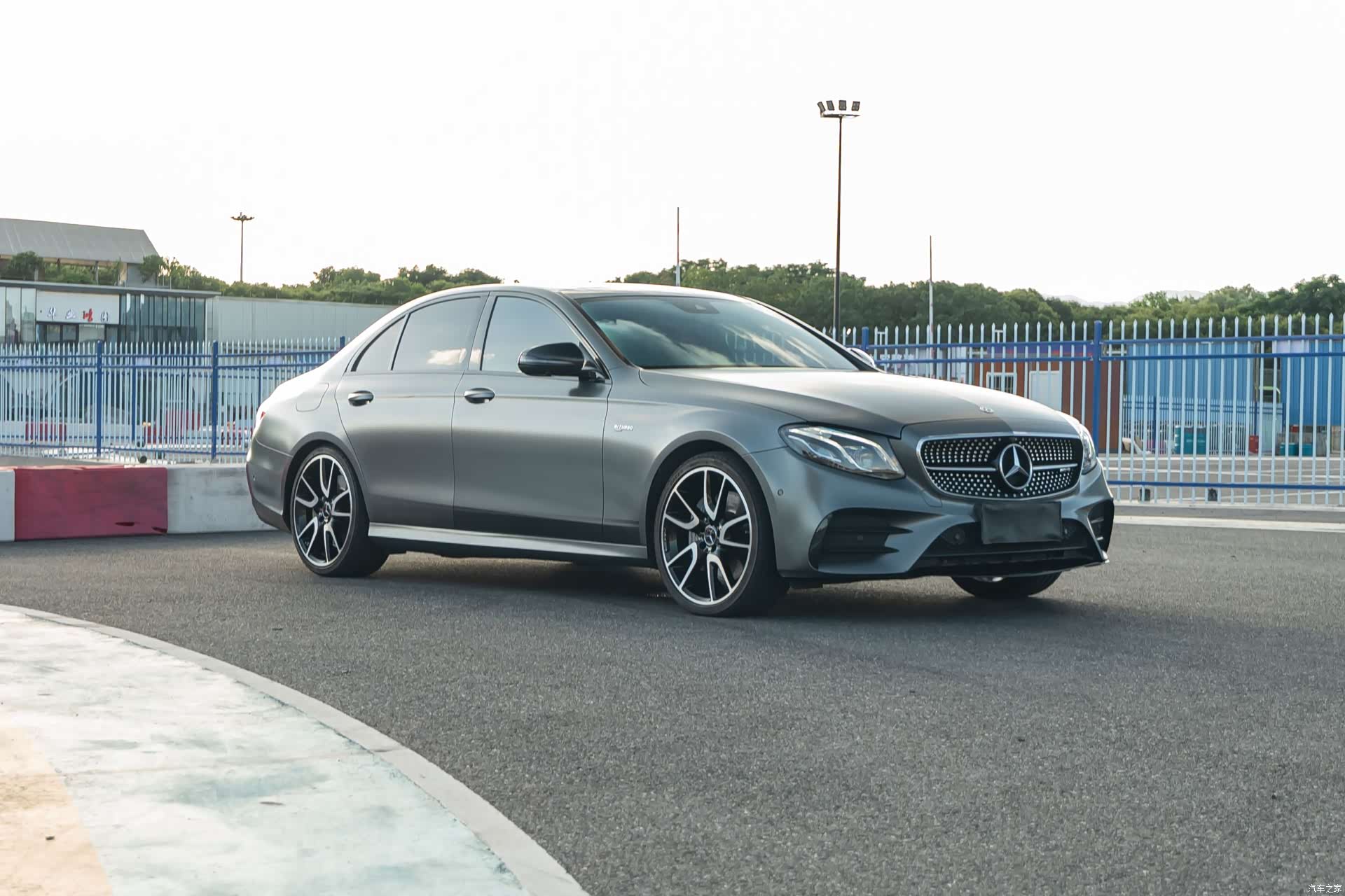 Mercedes-Benz E-Class, 2018 1