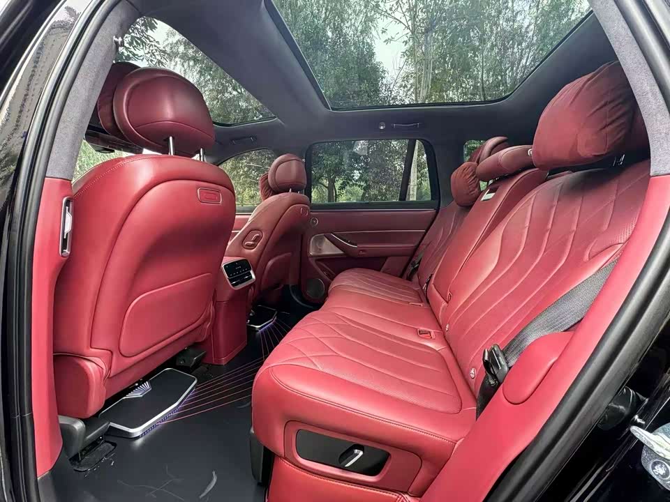 AITO Ask the world M8