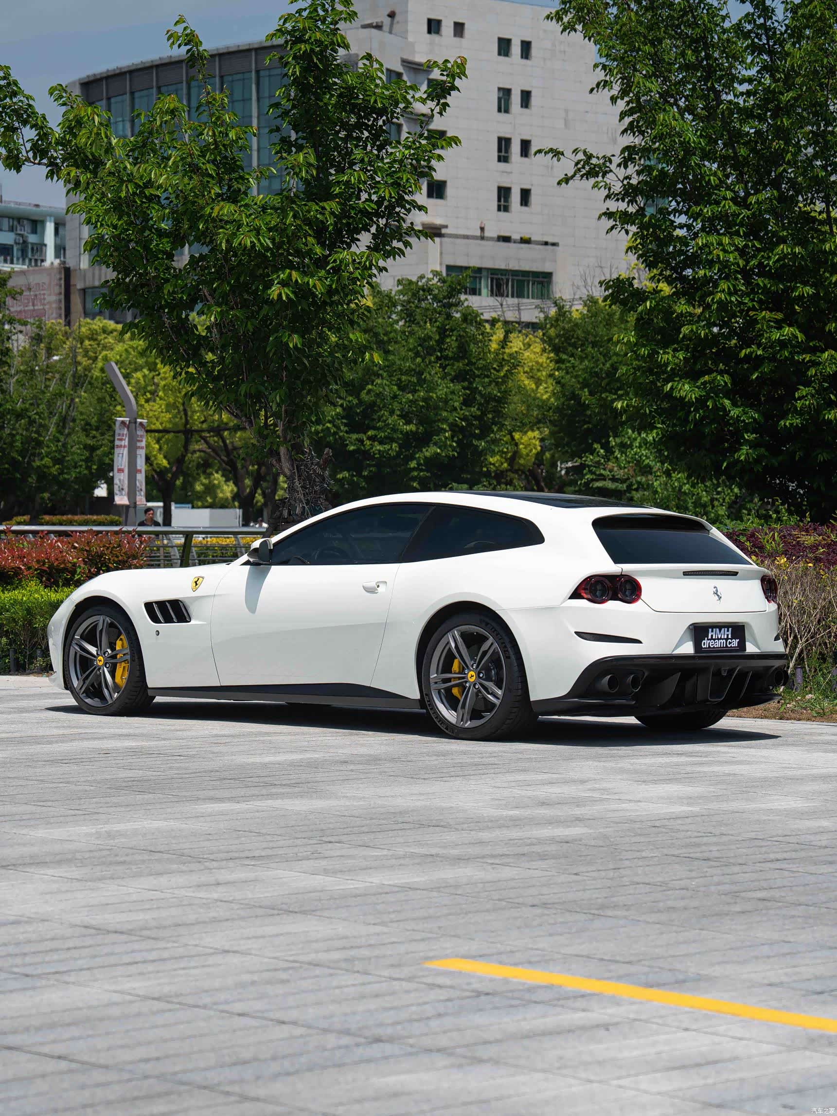 Ferrari GTC4Lus, 2017 8