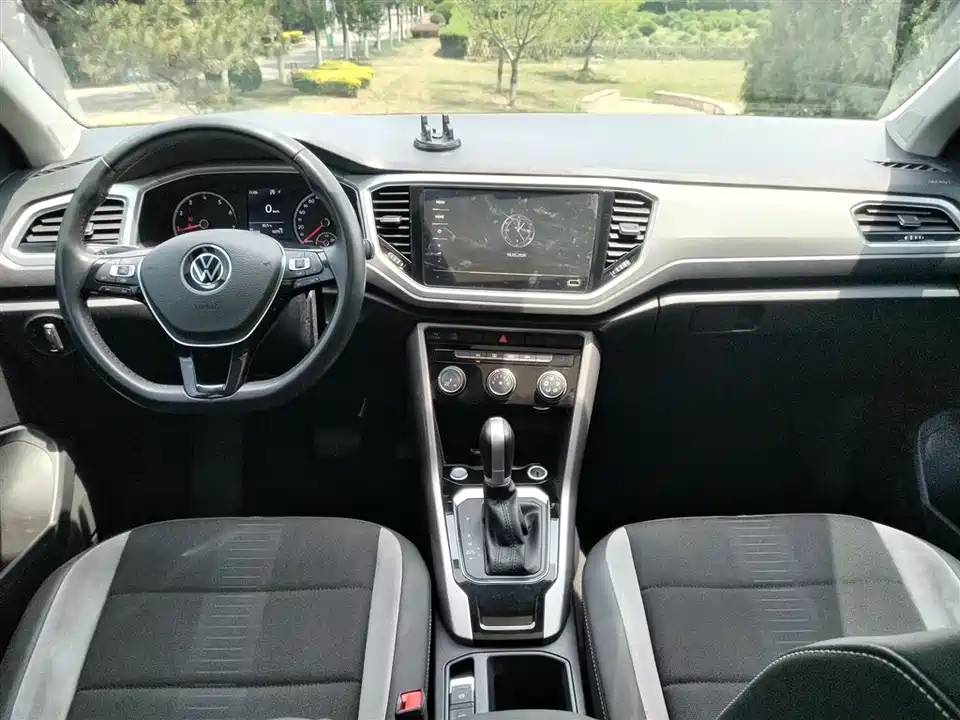 Volkswagen T-ROC exploring Songs