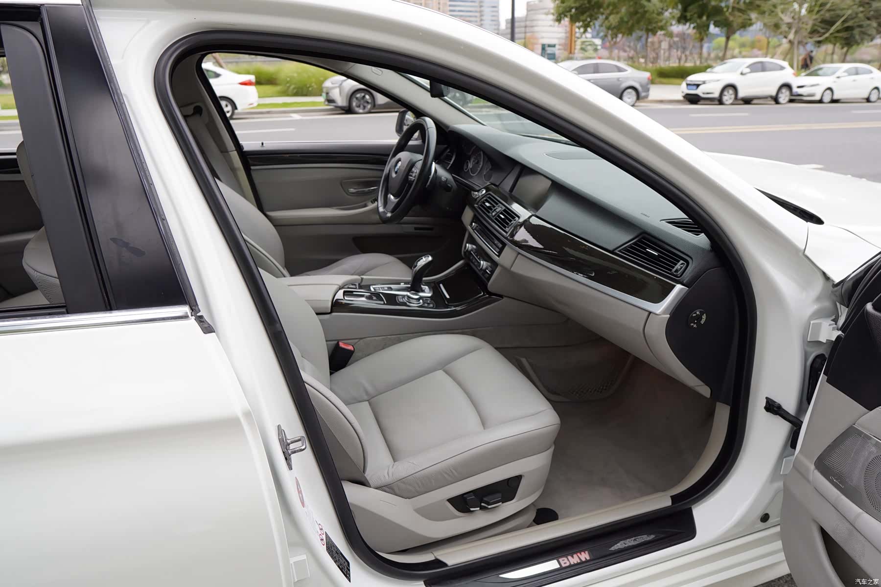 BMW 5 Series, 2012 15