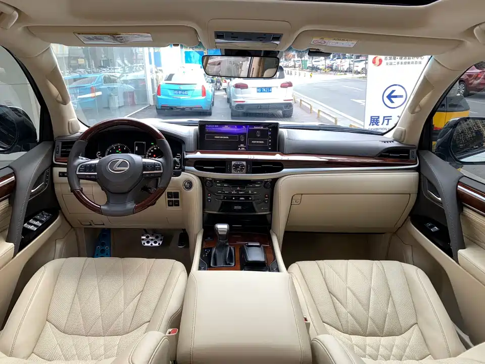 Lexus LX