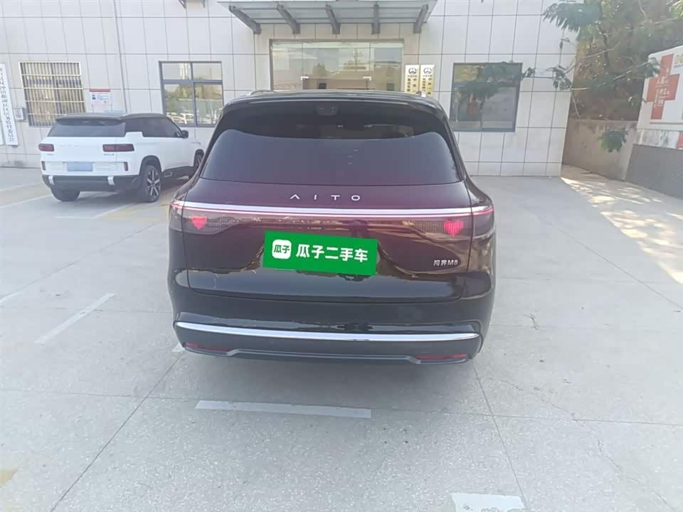 AITO Ask the world M8